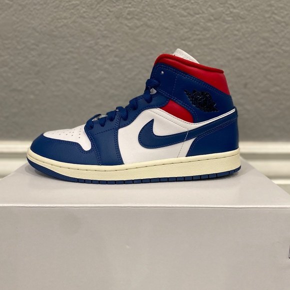 Air Jordan 1 Mid wmns “French Blue” - Picture 1 of 8